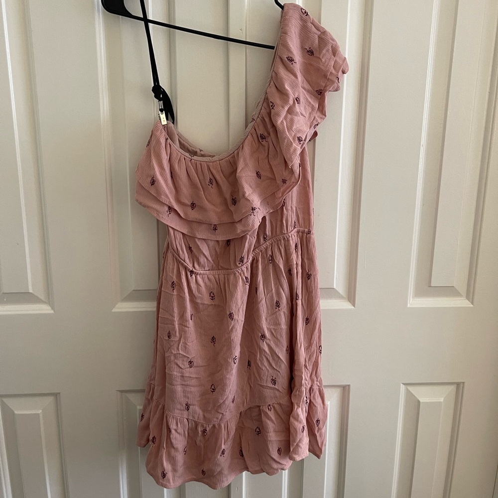 One shoulder dress